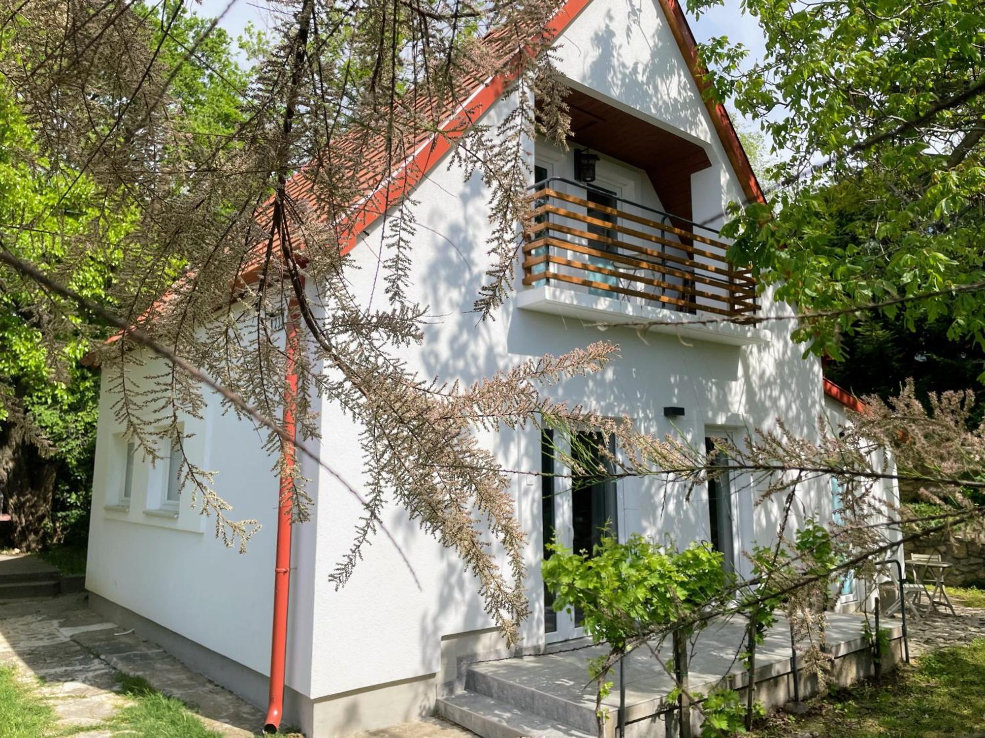 Quiet, Green, Relaxing Place - 2 Bedroom Apartment Balatonfüred Dış mekan fotoğraf